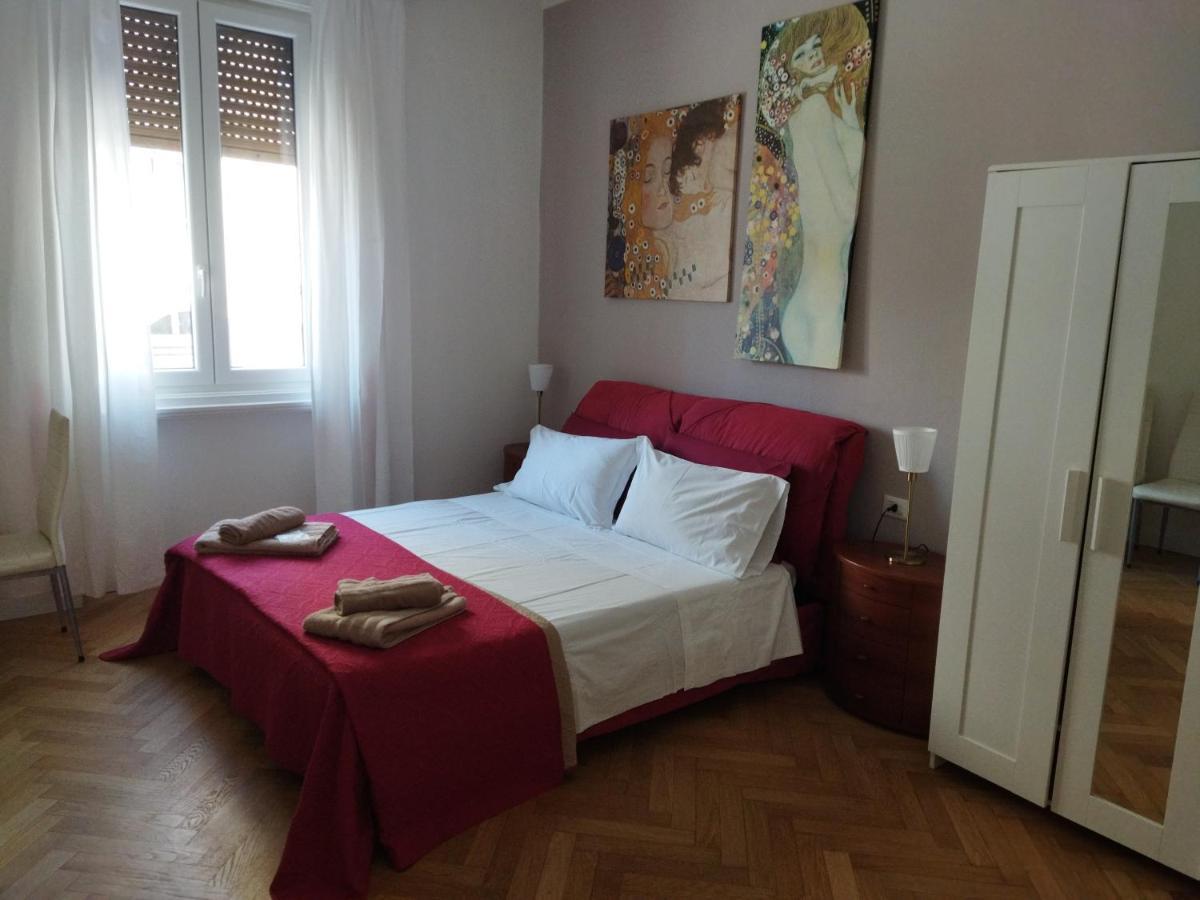 Piazza Goldoni Rooms ตรีเอสเต ภายนอก รูปภาพ